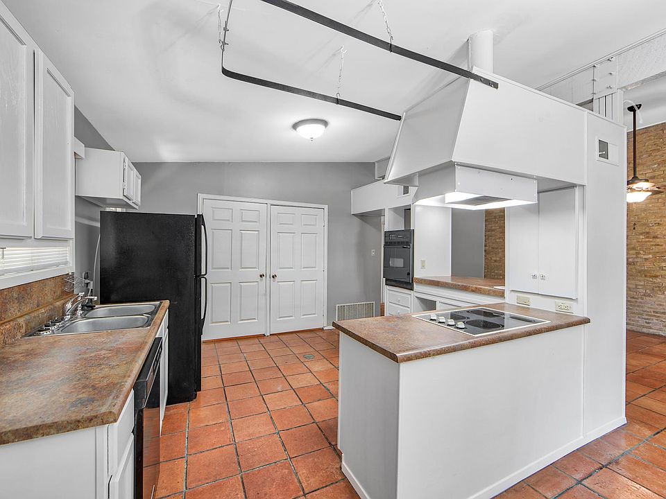1st image of 222 Blakeley Dr #222