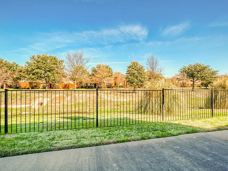 4609 Pine Brook Dr — Photo 35
