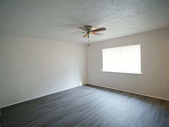 4th image of 7418 Sandhurst Ln N