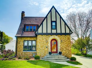 2438 N 97th St, Wauwatosa, WI 53226