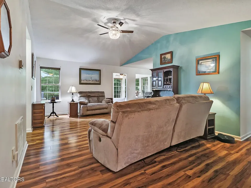 144 Pomeroy Dr