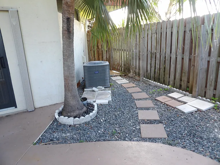 3845 Victoria Dr — Photo 7