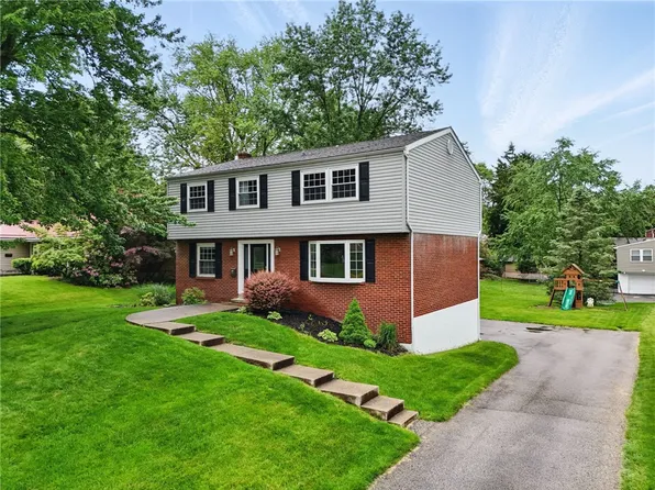 7965 Remington Dr, Pittsburgh, PA 15237