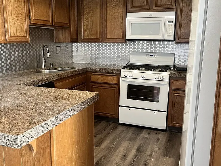 480 Las Palomas Dr — Photo 7