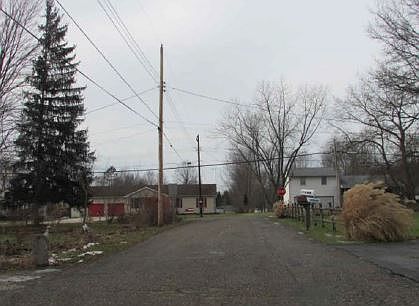5th image of 421 Lauder Ave W