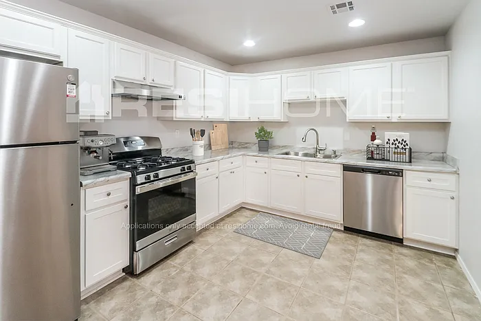 3705 SW 44th St — Photo 12