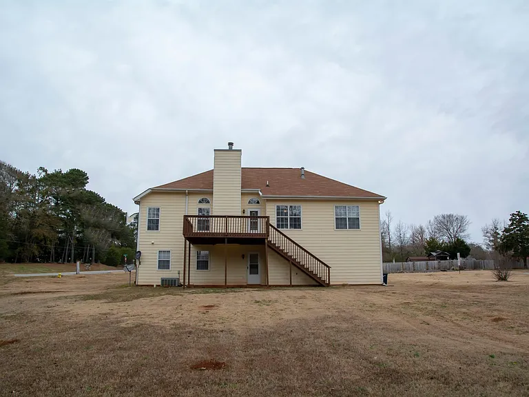 132 Chariot Dr — Photo 2