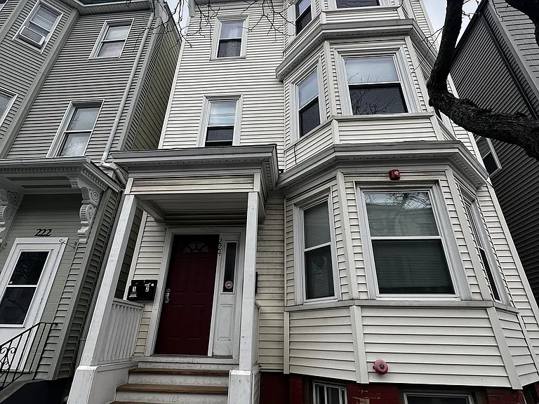 224 Lexington St #2 — Photo 17