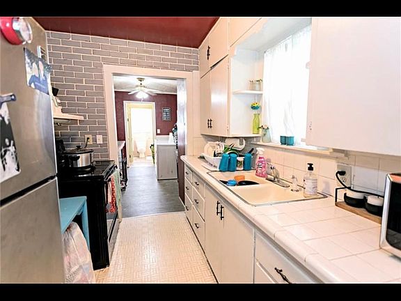 5th image of 407 N Roosevelt Ave