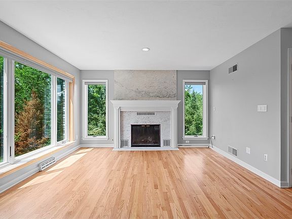 4th image of 738 Cedarwood Dr