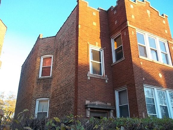 3rd image of 1841 N Lowell Ave