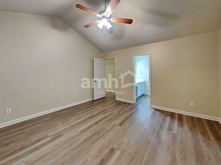 4701 Gold Mine Dr — Photo 10