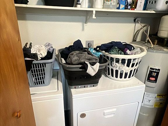 5th image of 558 N Plum St APT 1