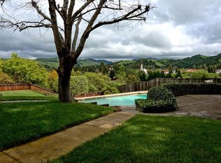215 Fernwood Dr, Moraga, CA 94556