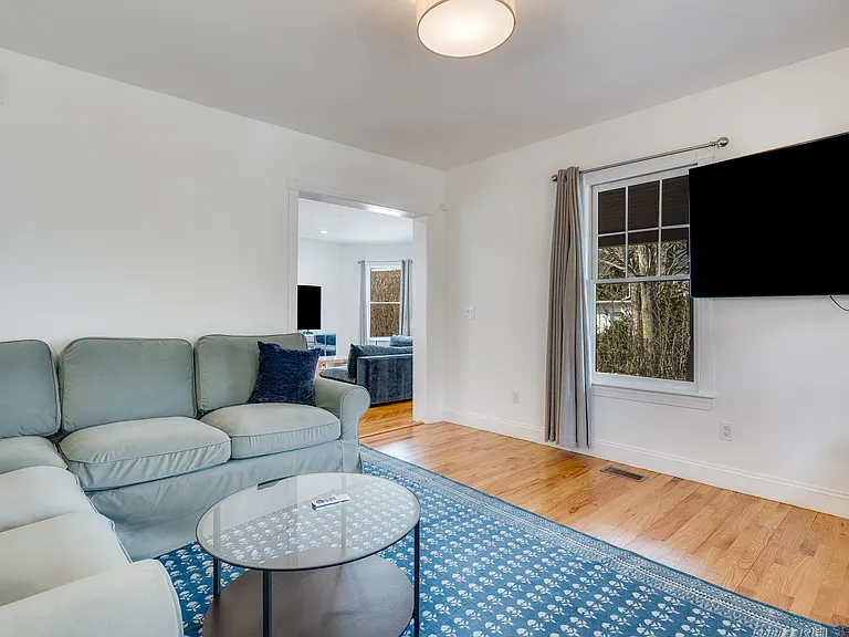 82 Powell Ave — Photo 7