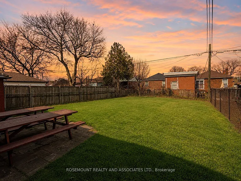 32 Maywood Park #UPPER — Photo 19