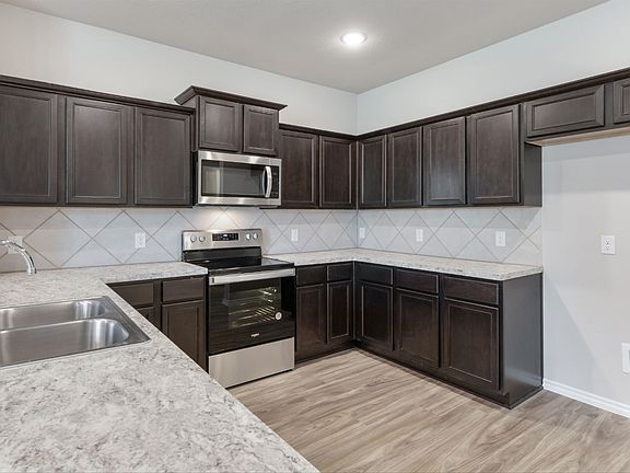 2748 Baneberry Interior