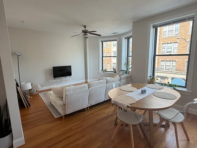 7 Sutherland Rd #201 — Photo 2