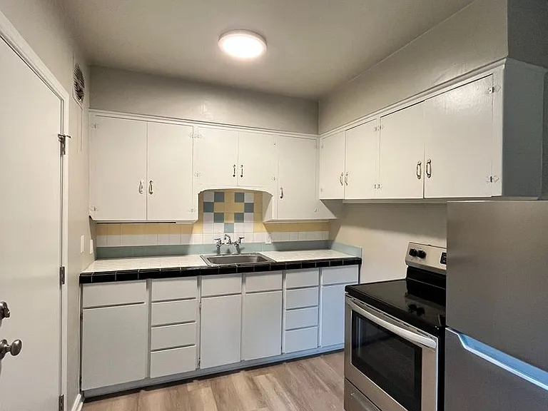 6411 Albina by Star Metro — Photo 8