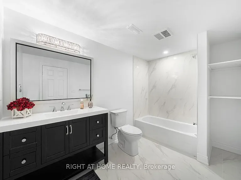 582 Carlyle Ct #LOWER — Photo 11