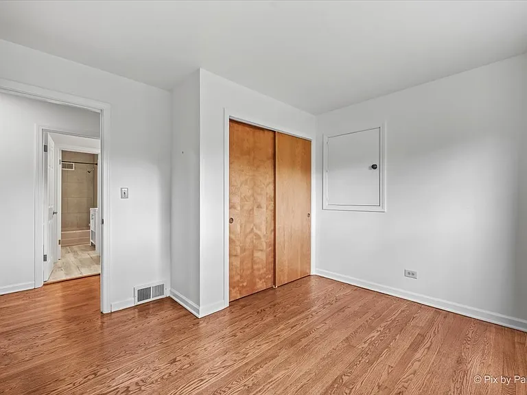 116 S Deerpath Rd — Photo 21