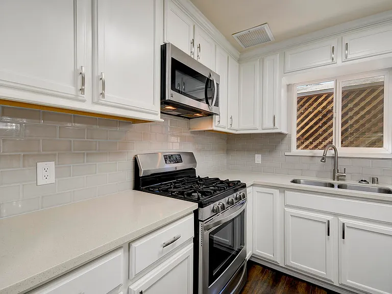 1316 Espejo St NE — Photo 16