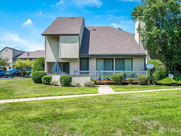 8 Spencer St, Somerset, NJ 08873