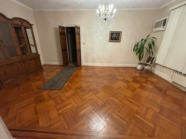 1754 East 22nd Street image 9 of 14