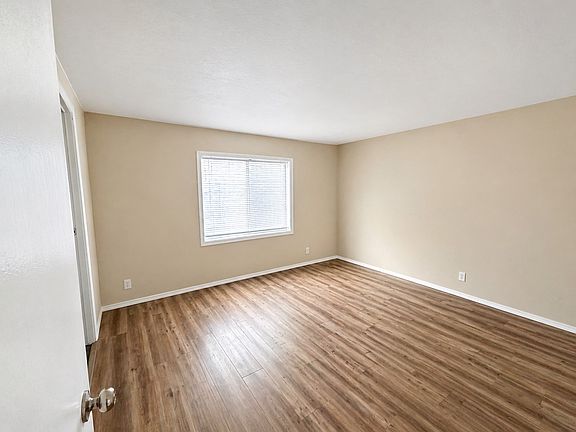 5th image of 536 Cheery Lynn Rd