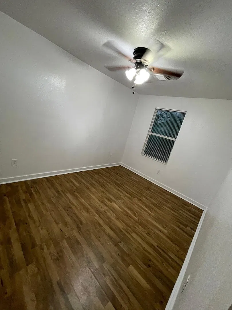 Charming Updated 3-Bedroom Home in Denison, — Photo 3