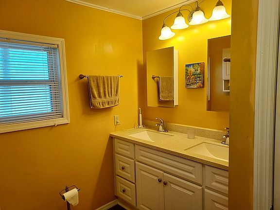 4th image of 649 Fairmount Dr