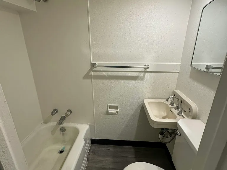 1213 Quincy St #1 — Photo 5