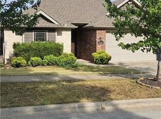 2641 N Villa Blvd, Fayetteville, AR 72703