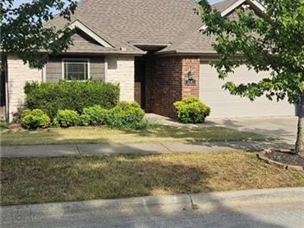 2641 N Villa Blvd, Fayetteville, AR 72703
