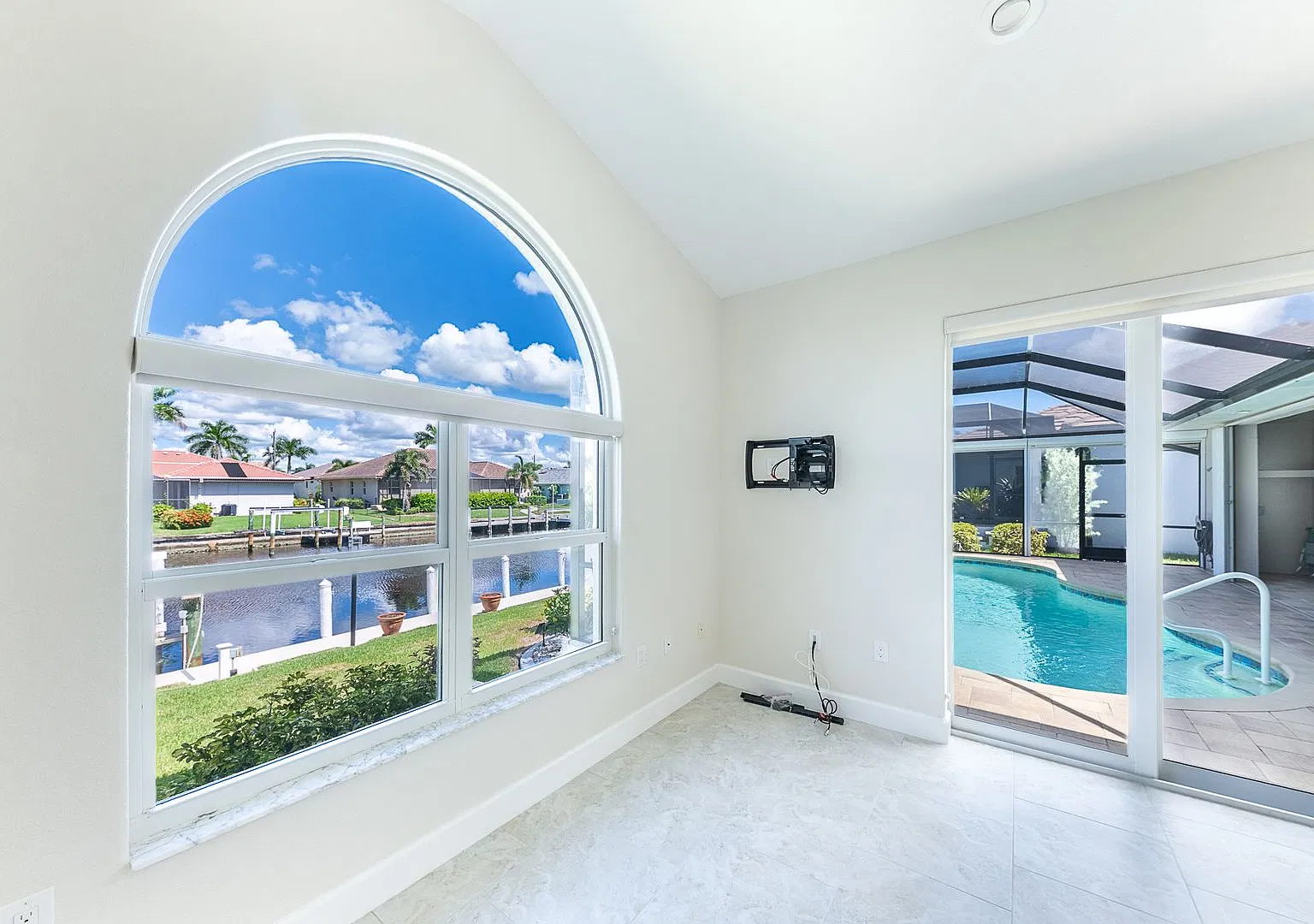 Unfurnished Annual Rental Waterfront Elegance in Burnt Store Isles — Photo 4