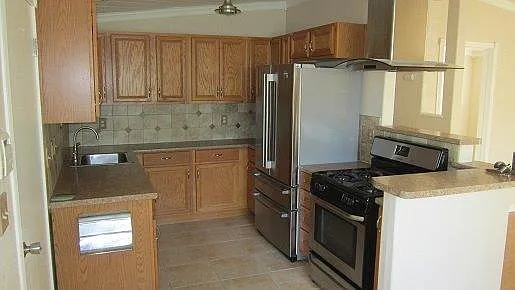 3 bed, 1.0 bath, 925 sqft, $2,150 — Photo 2