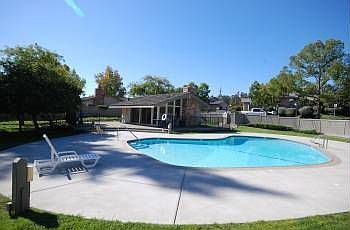 3rd image of 66 Rolling Green Cir