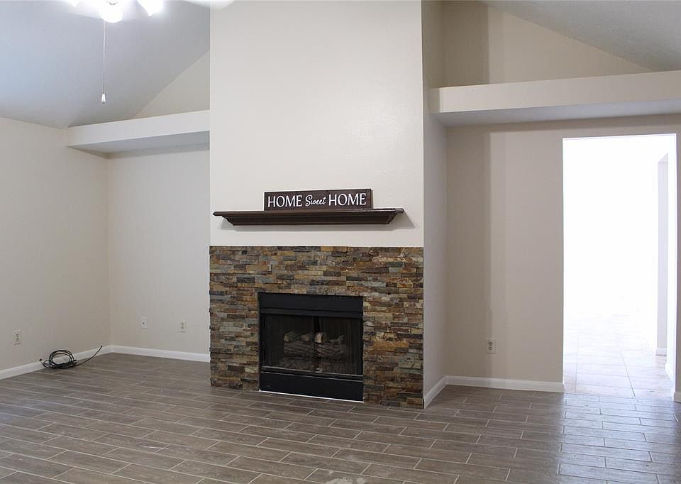 1st image of 16707 N Meadow Dr