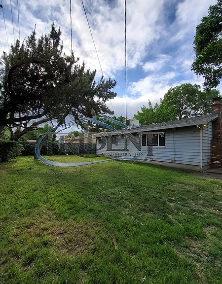745 Queens Ave — Photo 22