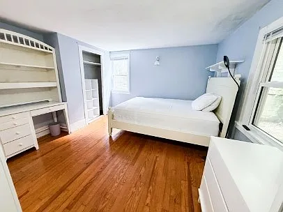 327 Pleasant St — Photo 4