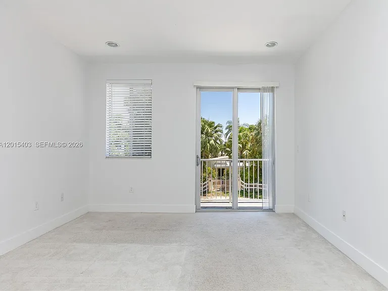 2610 NE 213th St #103 — Photo 19