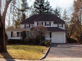 113 Wagon Rd, Roslyn Heights, NY 11577