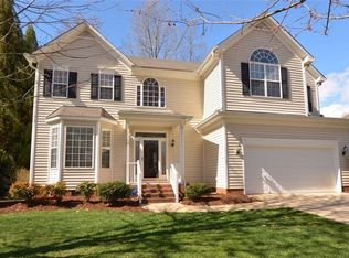 12 Holly Springs Ln, Greensboro, NC 27455