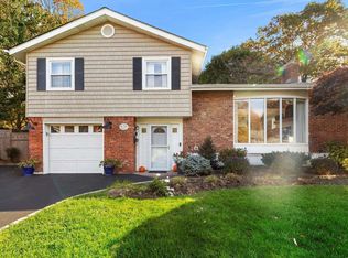 36 Harwood Dr, Glen Cove, NY 11542