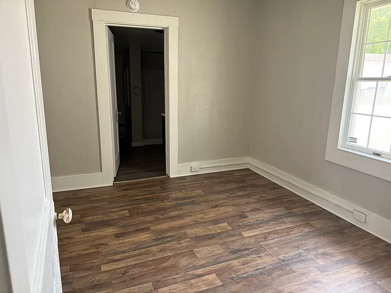 211 Line Ave — Photo 8