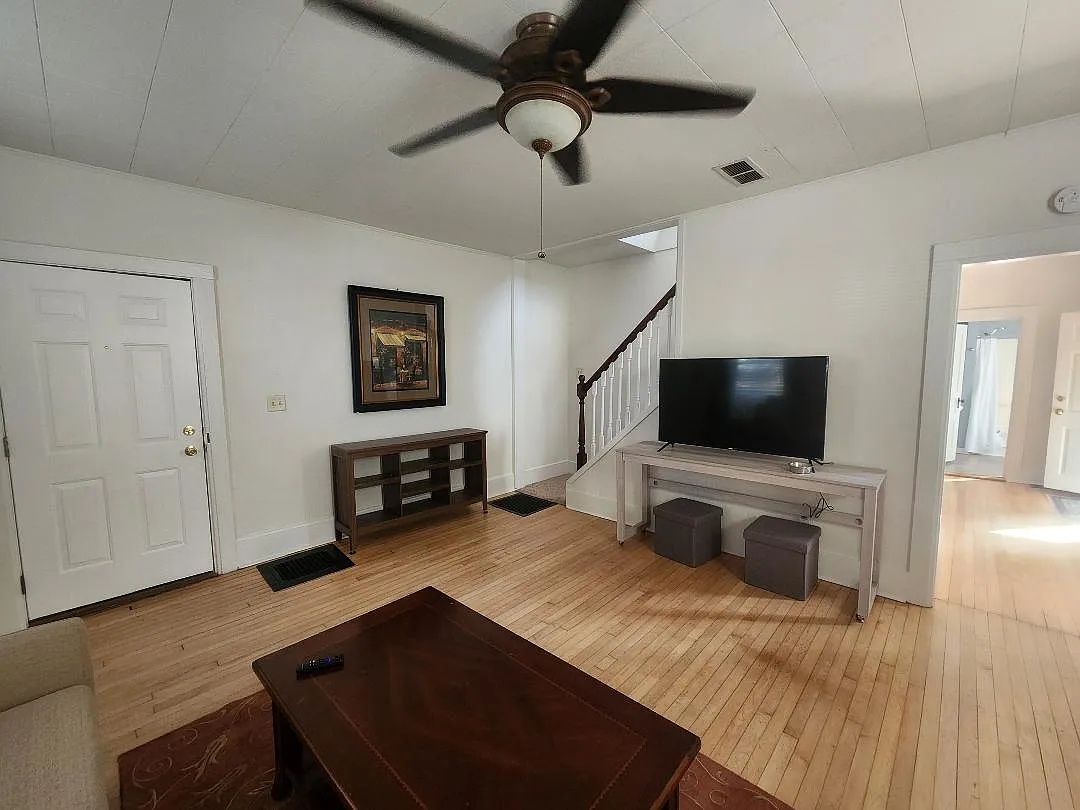 3 bed, 1200 sqft, $2,000 — Photo 4