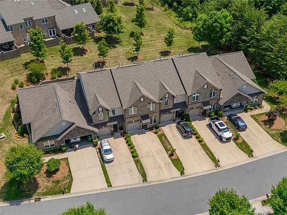 3rd image of 633 Stags Leap Ct