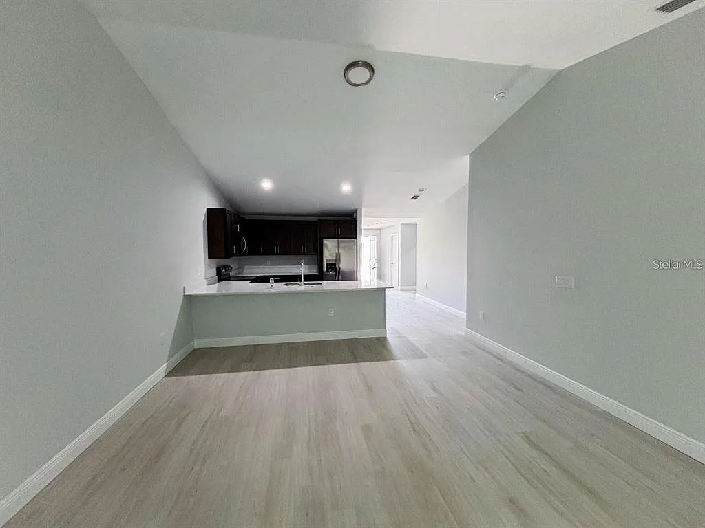 3 bed, 2.0 bath, 1422 sqft, $1,700 — Photo 2