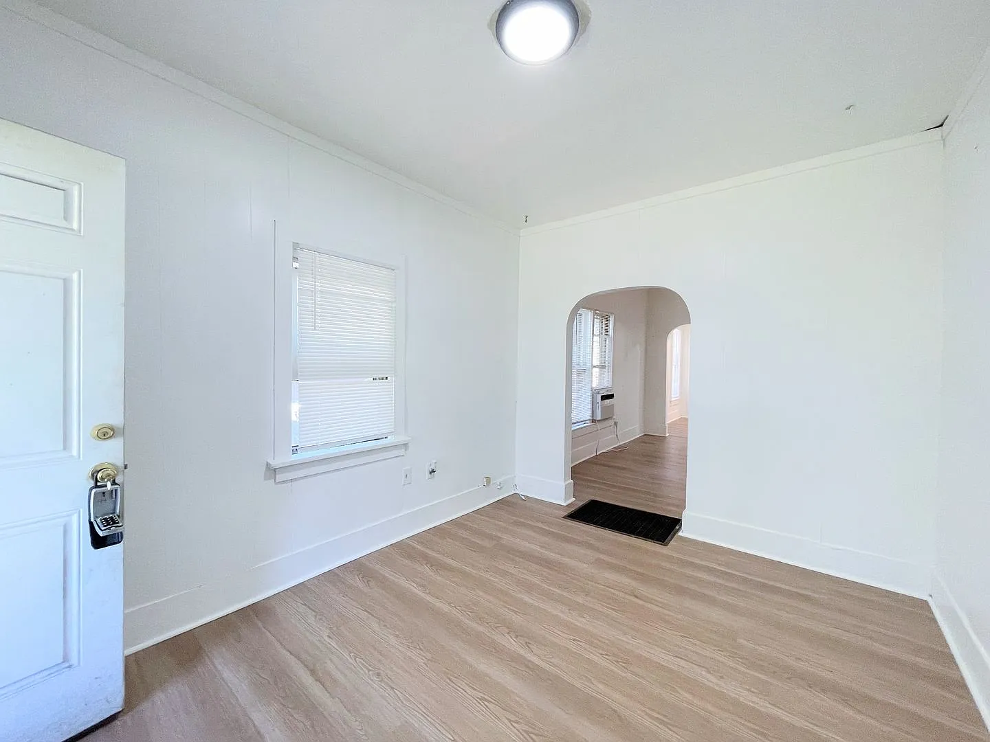 1 bedroom duplex close to Dillons — Photo 3