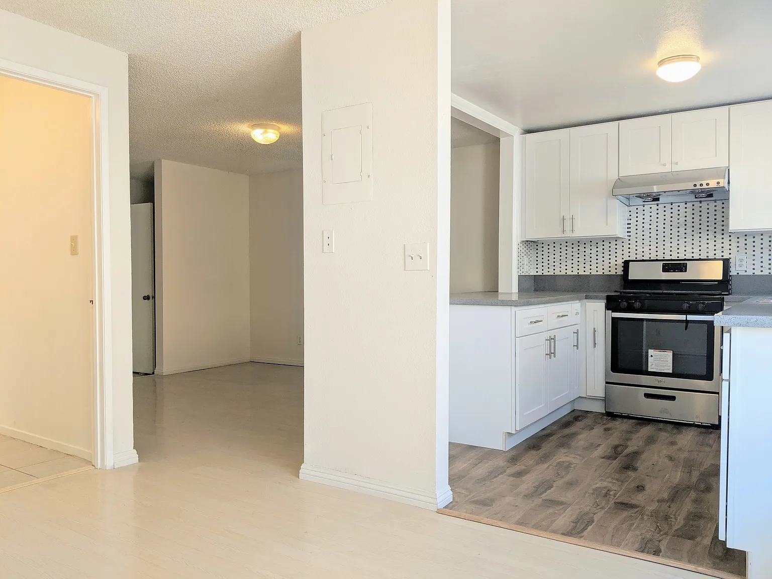 444 S Garfield B — Photo 2